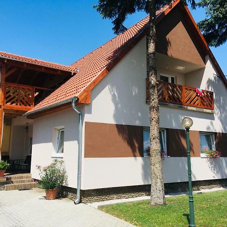 Апартаменты Hanna Apartman Балатонлелле Экстерьер фото