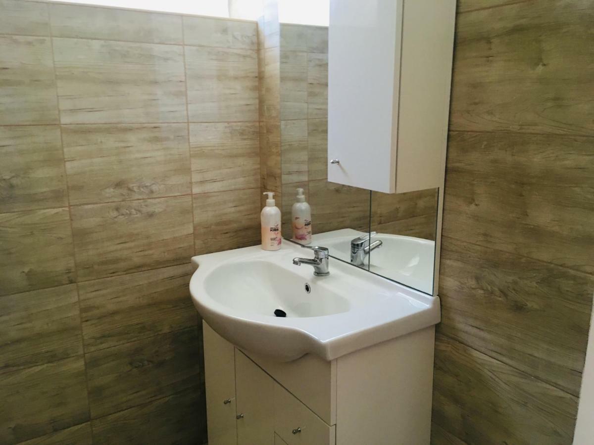 Апартаменты Hanna Apartman Балатонлелле Экстерьер фото